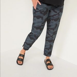 Maternity old navy roll over stretch tech